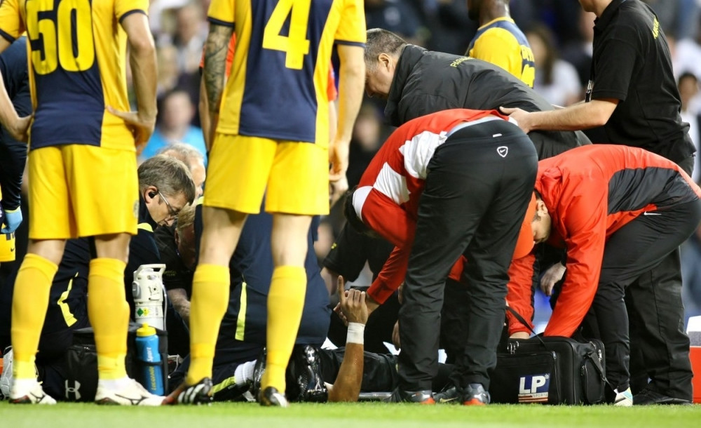 Povređenog igrača nosili kao da je "džak"