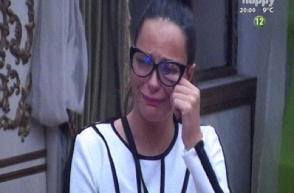 Ružica razbijala inventar u vili Parova! (FOTO)