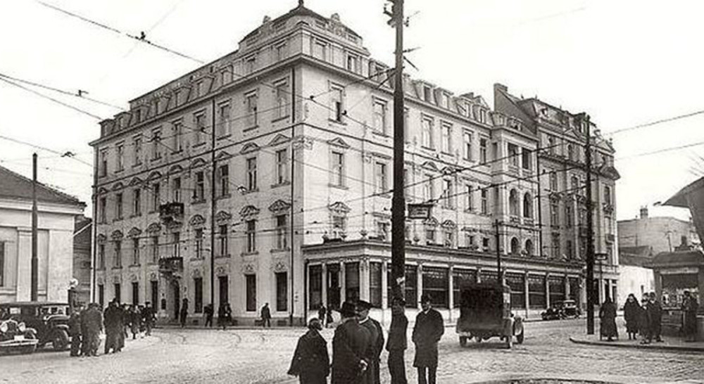 „Inteligencija“ kleči pred novcem!