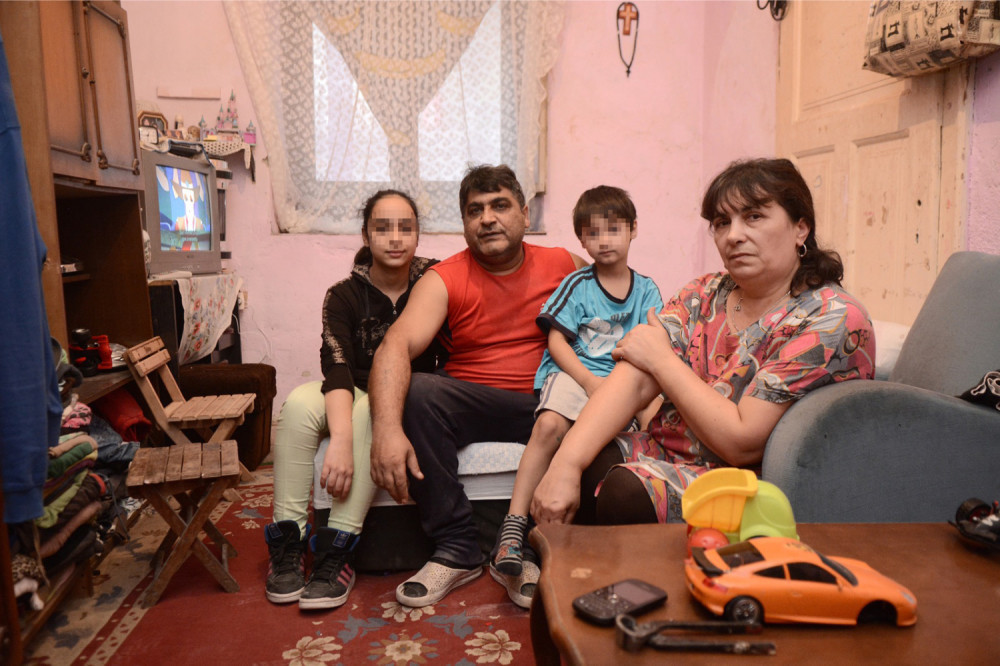 Udomili bebu ostavljenu na pragu!