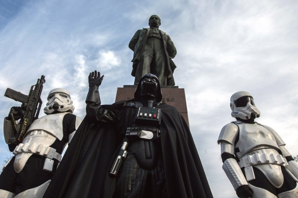 Lenjin prešao na Tamnu stranu! (FOTO)