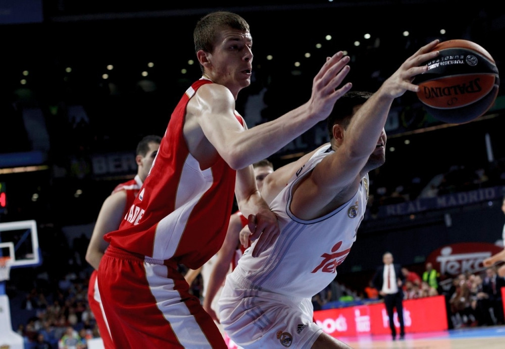 Zvezdino dete razbija Budućnost, pogledajte njegovu fenomenalnu blokadu pa završetak akcije! (VIDEO)