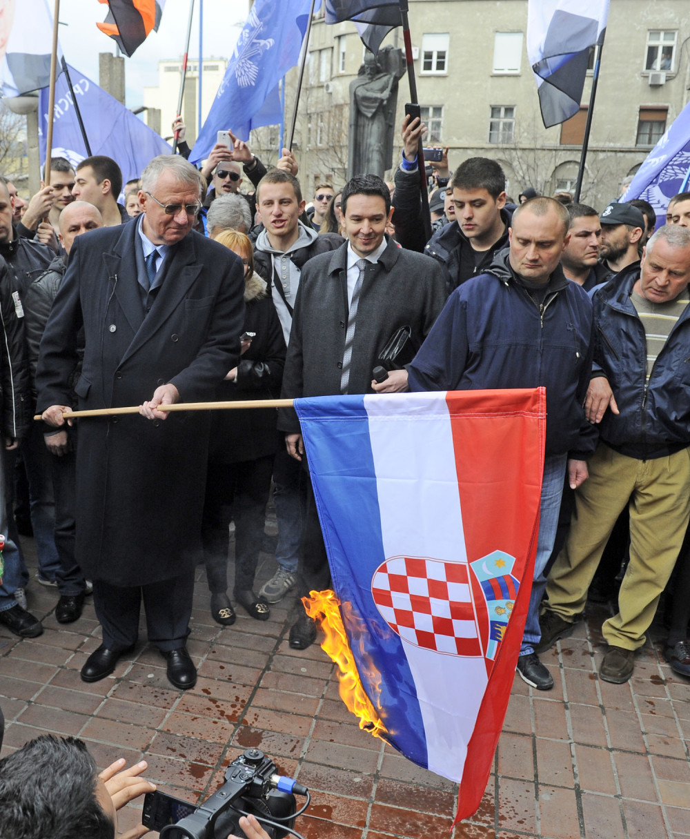 Šaroviću uslovna zbog paljenja SAD zastave