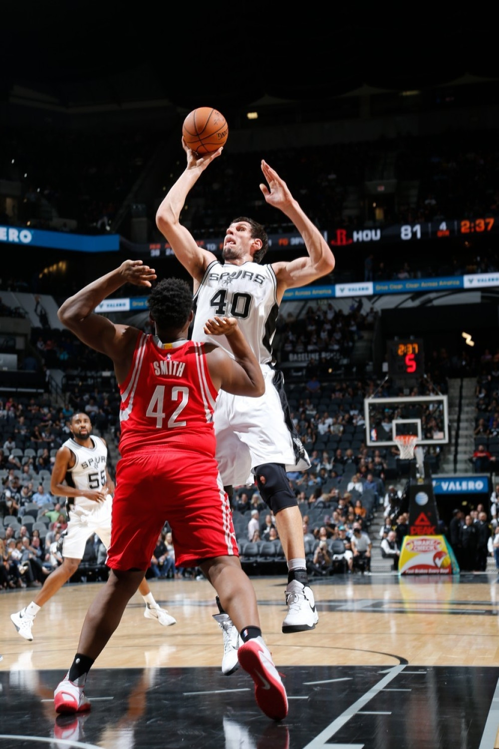 Bobi bez šanse u pobedi Sparsa!