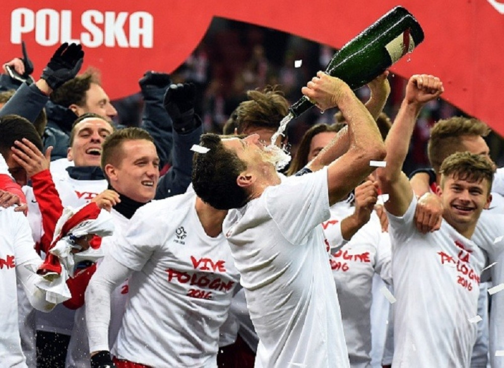 Policija juri Levandovskog zbog ispijanja šampanjca!