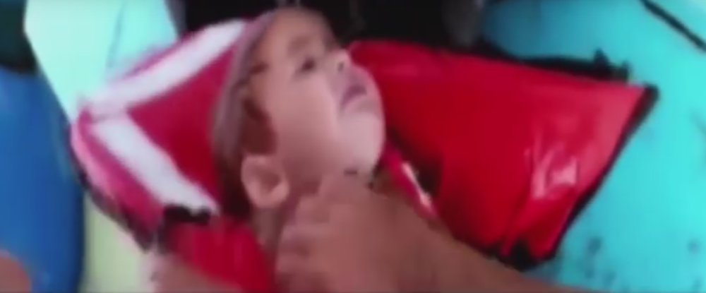 Ribari spasli bebu iz mora! (VIDEO)