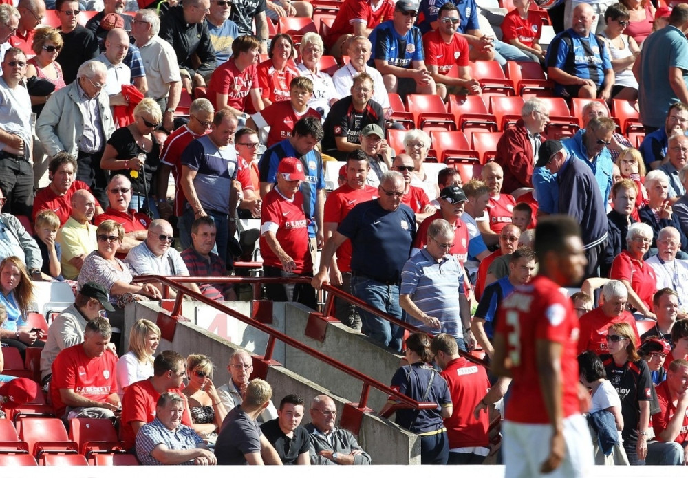 Navijač spavao sedam sati u toaletu!