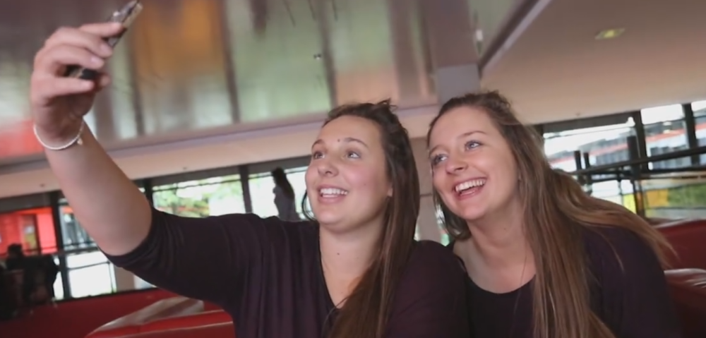 Potpune strankinje, a kao bliznakinje?!