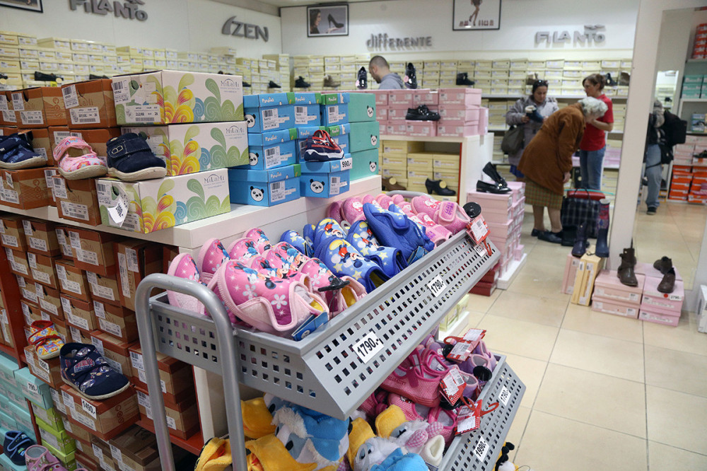 Ovo su NAJRUŽNIJE SANDALE koje smo ikad videli, a najgore od svega je što koštaju 60.000 DINARA!