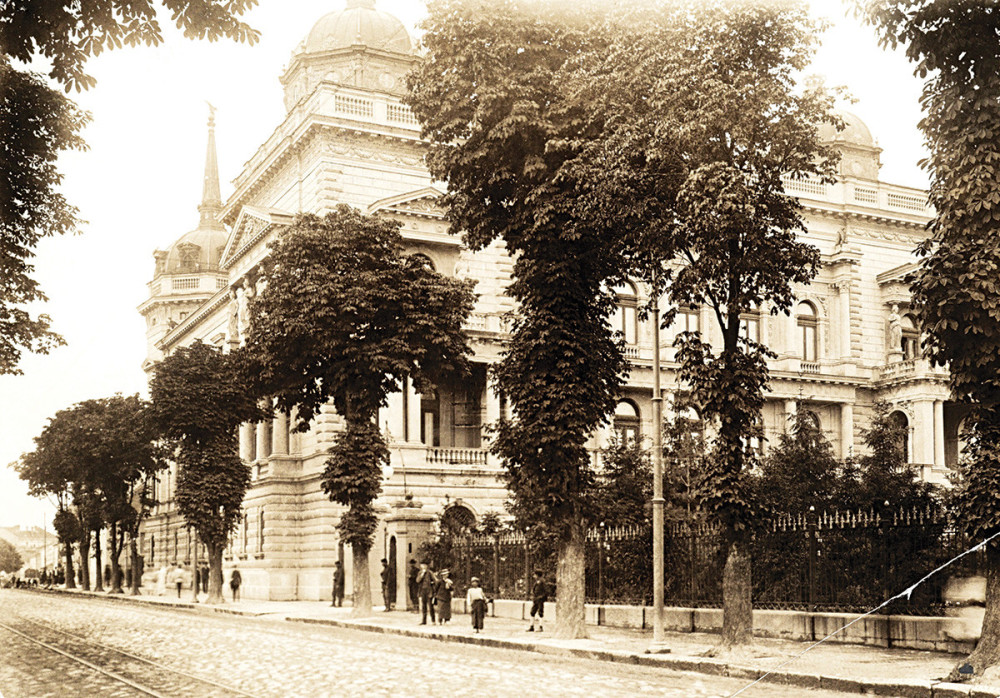 Parlament - organizam nagrizen boleštinama