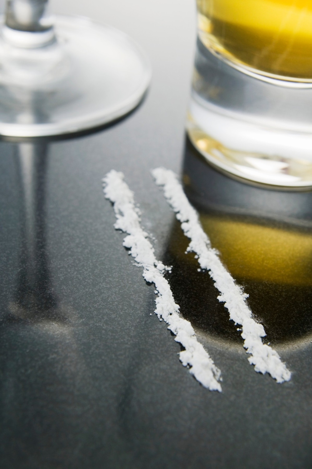 Poslanici bili pijani i drogirani?!