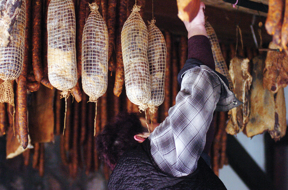 Bolje da jedete slaninu, nego OVO! Srpska doktorka upozorila da se hranimo otrovom