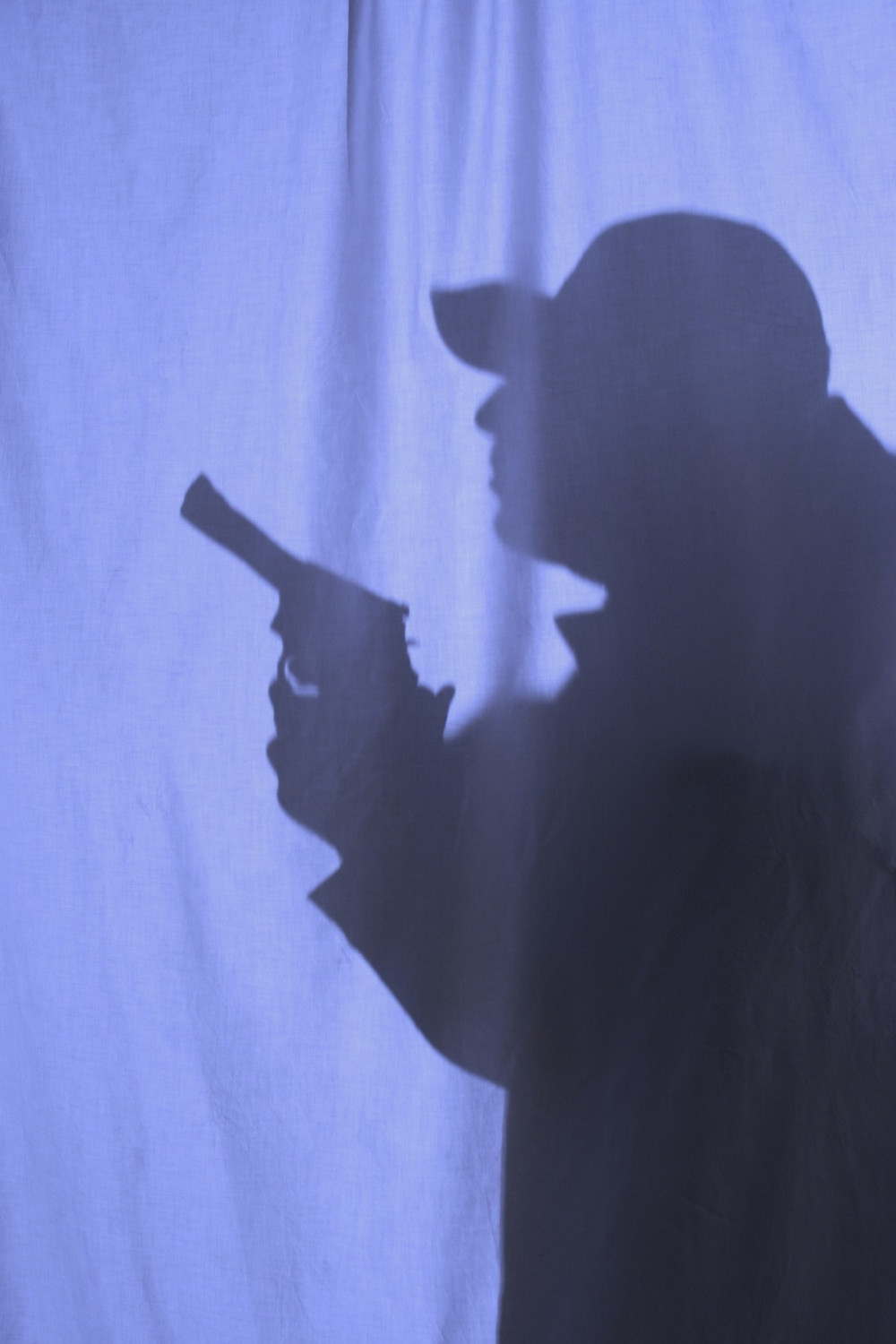 Razbojnik sa pištoljem upao u restoran i udario radnika u glavu!