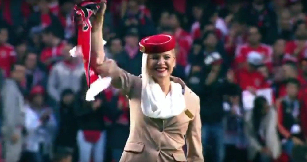 Evo kako stjuardese animiraju navijače (VIDEO)