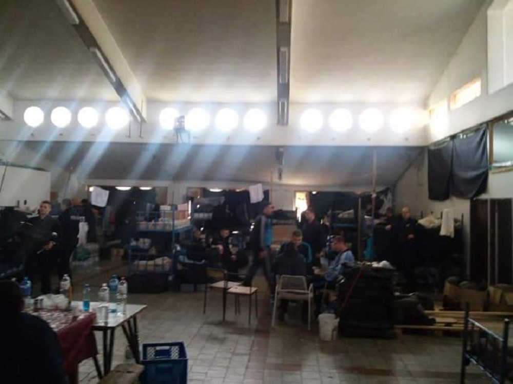 Srpski policajci borave u neljudskim uslovima!