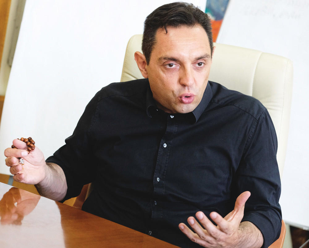 Vulin: Novinari, zašto se bojite ogledala?