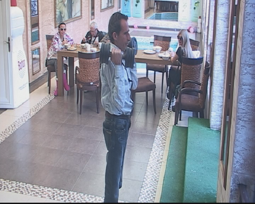 Ekrem rešio da se nabilduje!