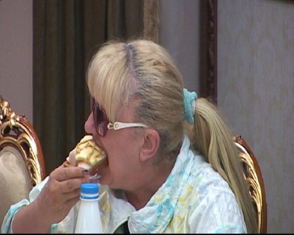 Vesna Rivas jede najveće sendviče u „Parovima“!