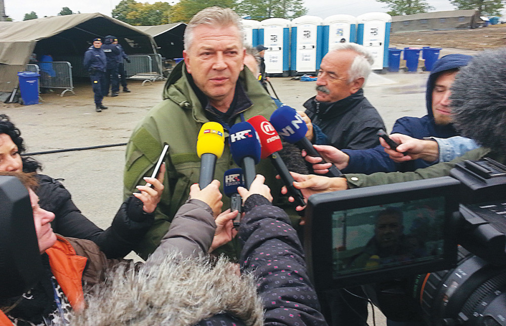 Niko im ne preti, a zveckaju oružjem!