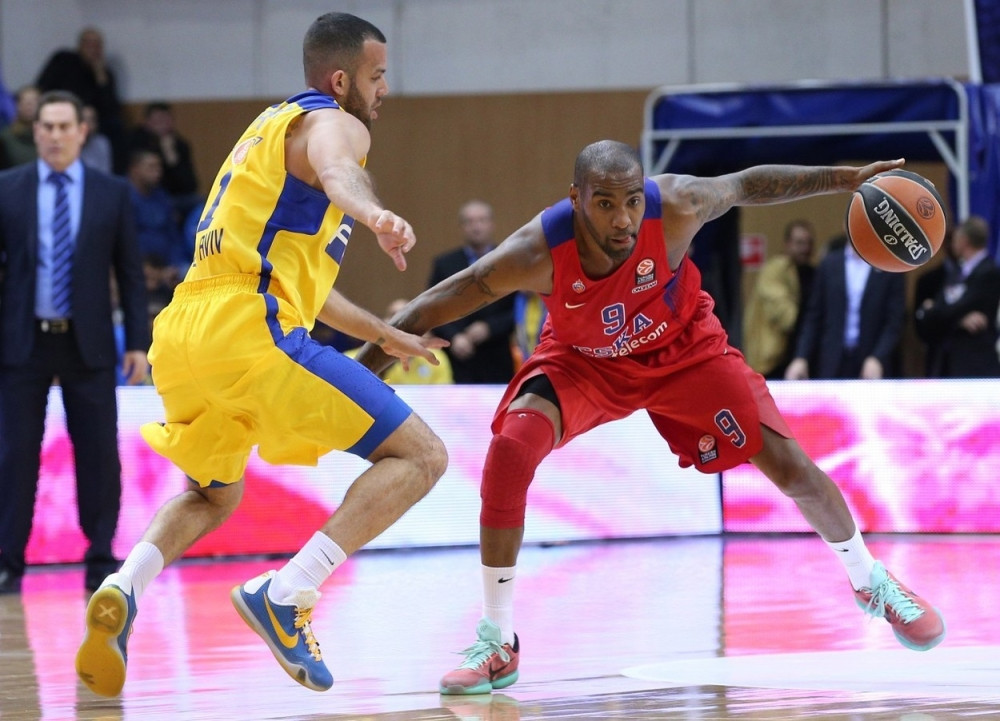Prva pobeda Makabija, Laboral Kuća deklasirala Limož