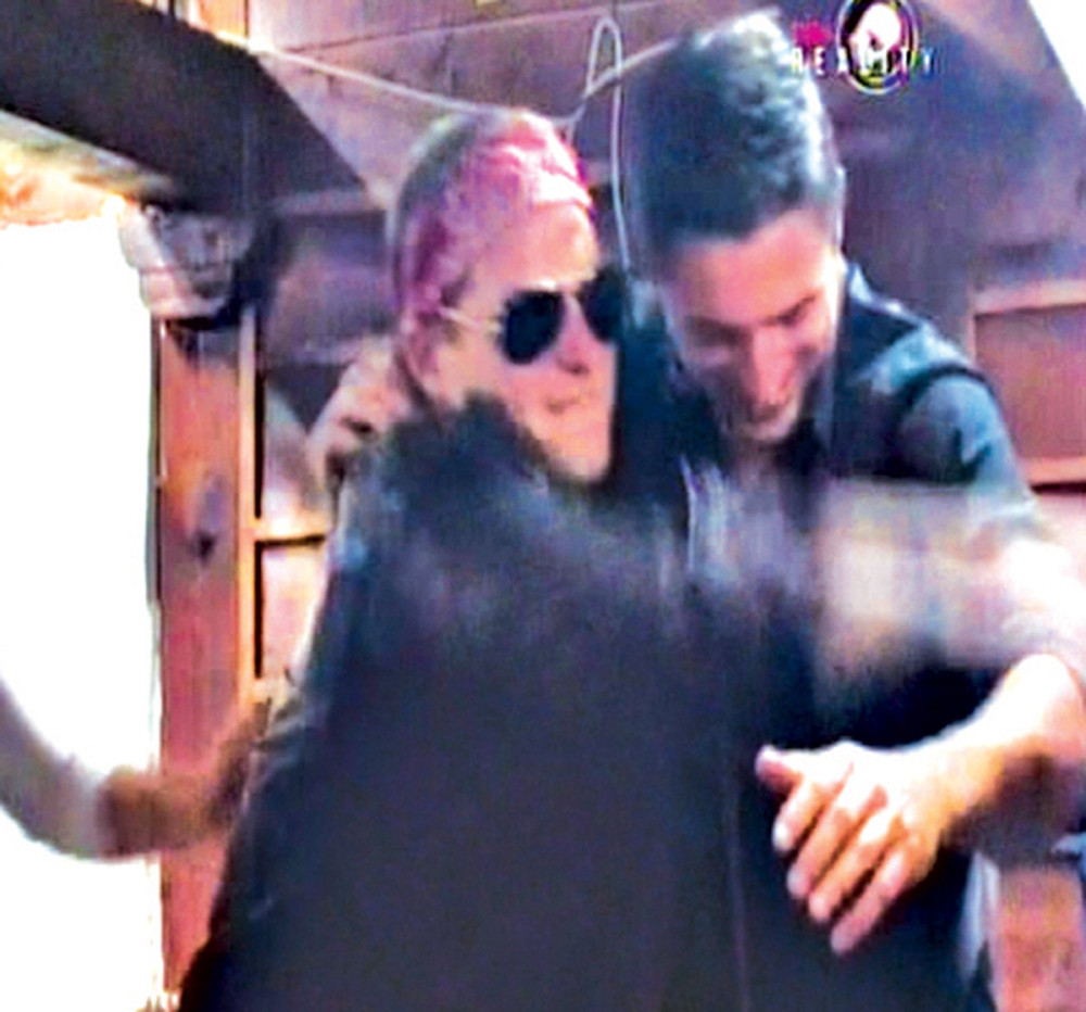 Pijani Rade udario u luster i povredio ruku!