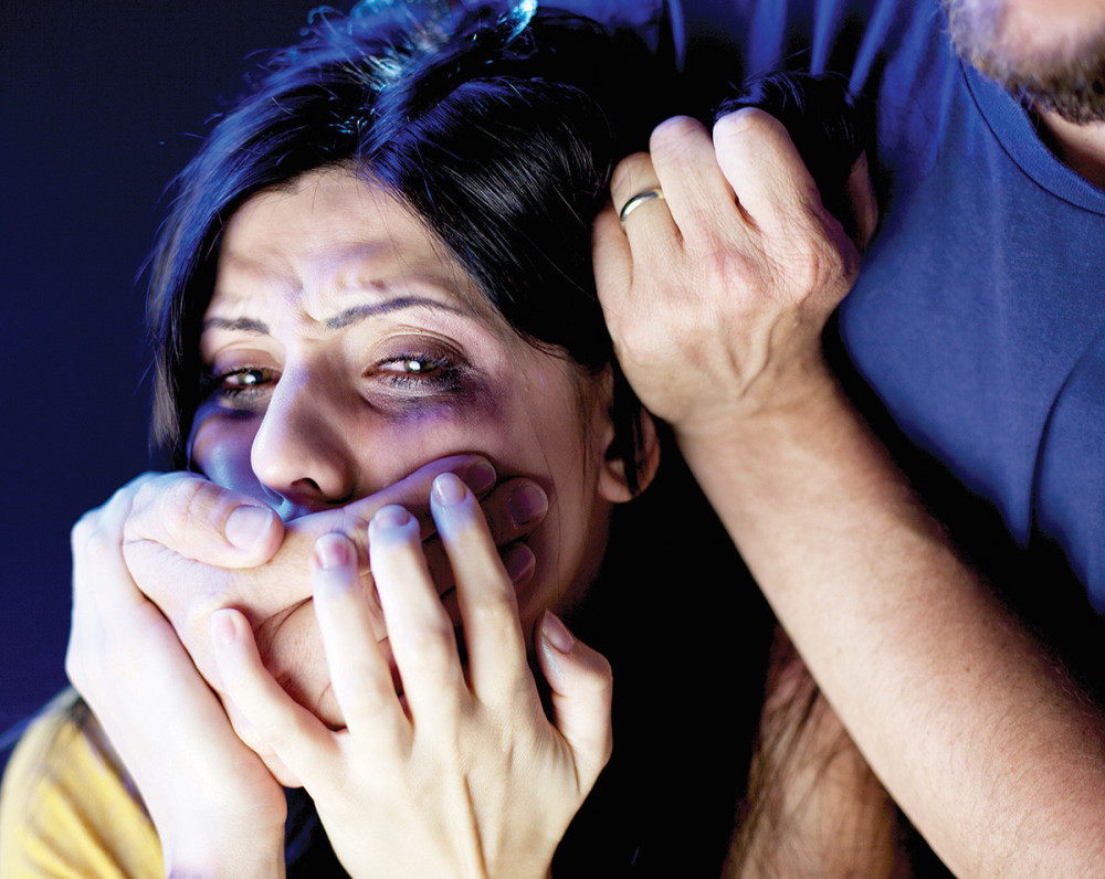 Ćerke izmasakrirale oca NOŽEVIMA I ČEKIĆEM! Brutalno ga izbole 35 puta! Razlog će vas FRAPIRATI! Evo šta se sve izdešavalo