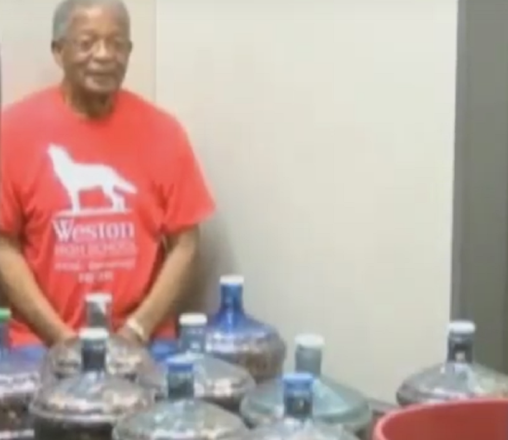 Sakupljao 45 godina novčiće i uštedeo za zubara!