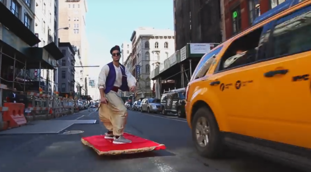 Aladin na letećem ćilimu osvojio Njujork! (VIDEO)