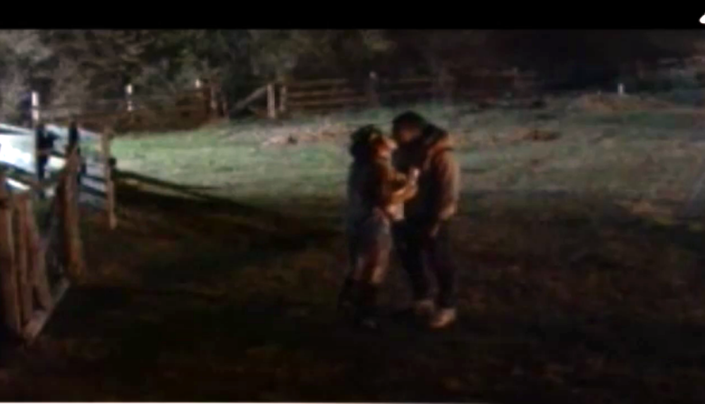 Tamara: Volim te! Aca: Hvala!