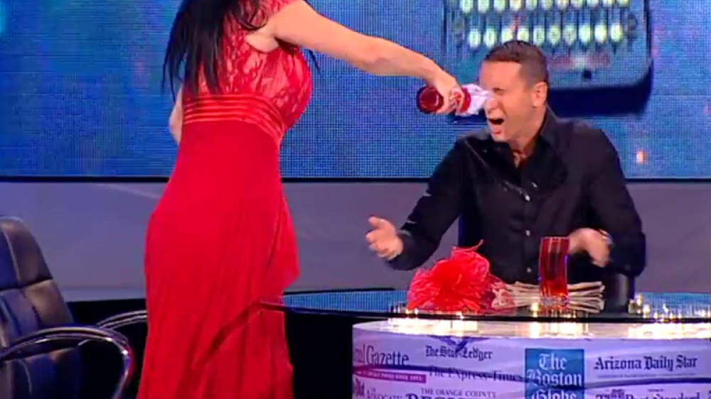 Saška Karan polila voditelja! (VIDEO)