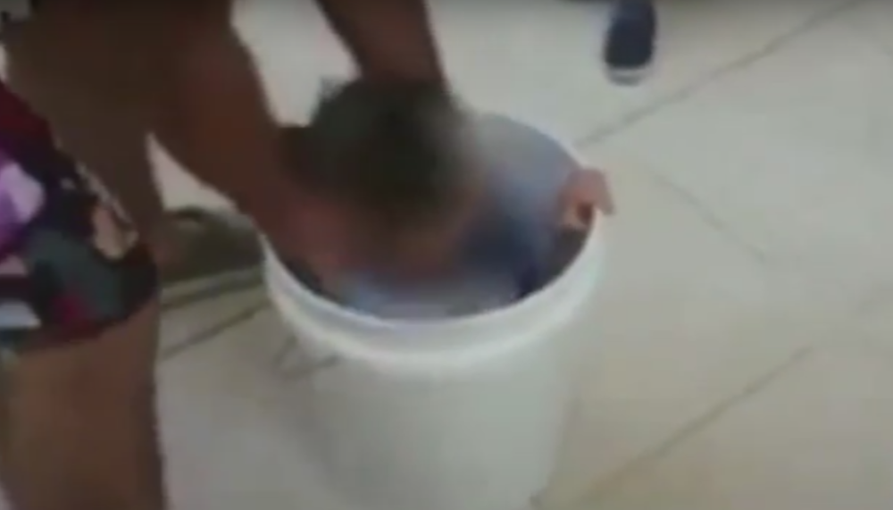 Otac zatvorio ćerku u kofu i pretio joj mesarima!