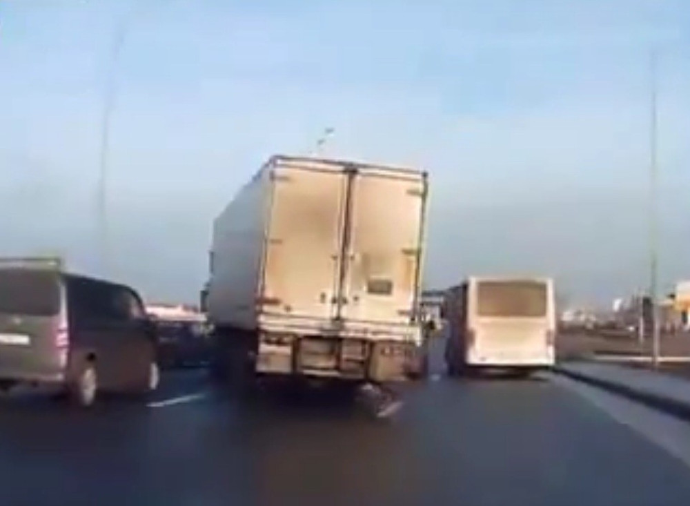 U lančanom sudaru poginulo 17 ljudi