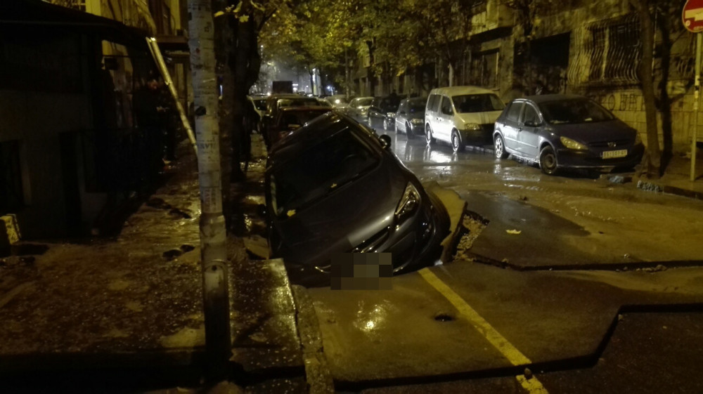 Pucaju cevi, prestonicom kulja voda!