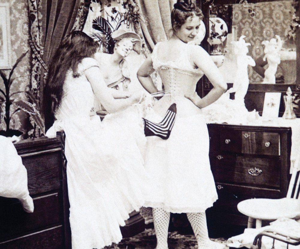 Iskvarili ste žene!