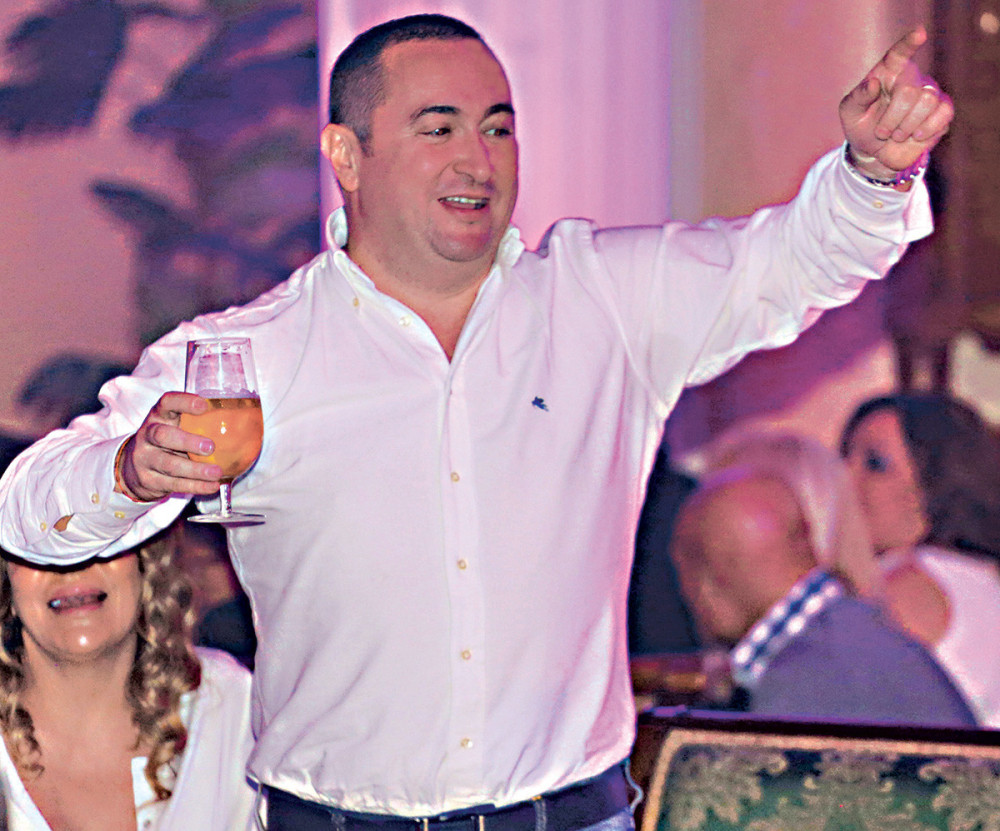 Halid puni šatore, a ja diskoteke!