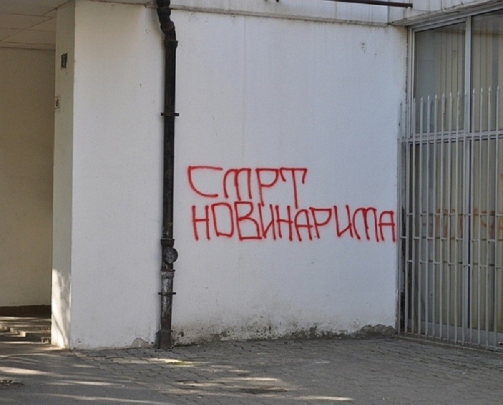 Grafit: Smrt novinarima!?