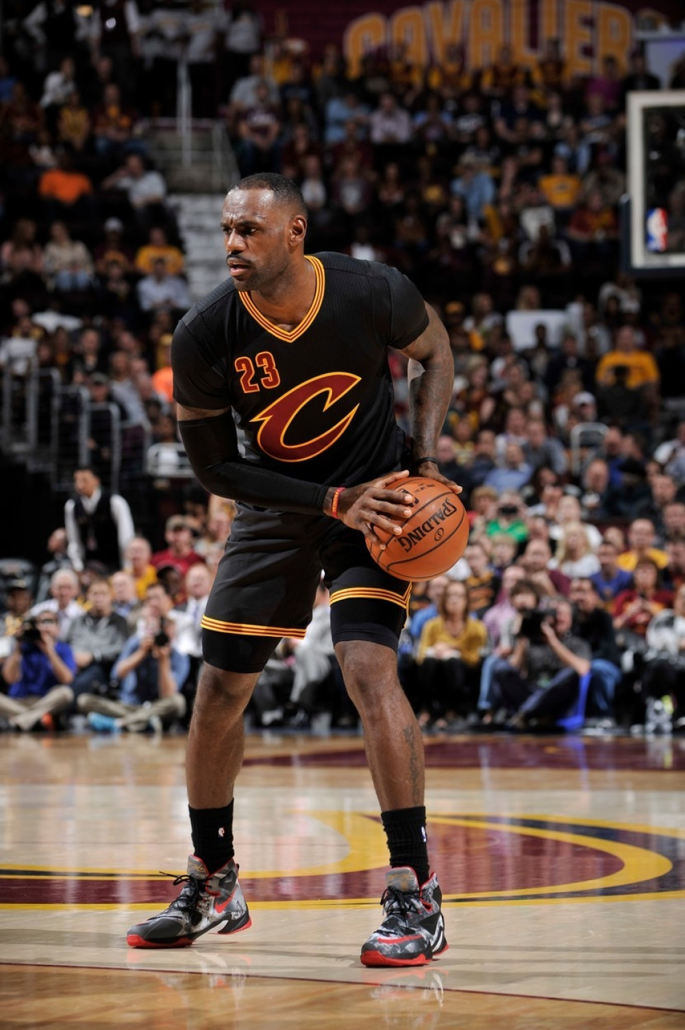 Džejms pocepao dres na utakmici