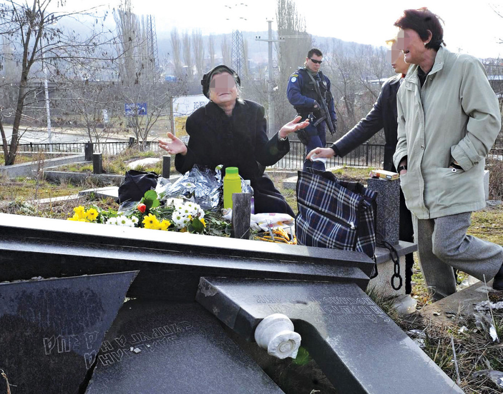 Grob sina sam tražila po sećanju!