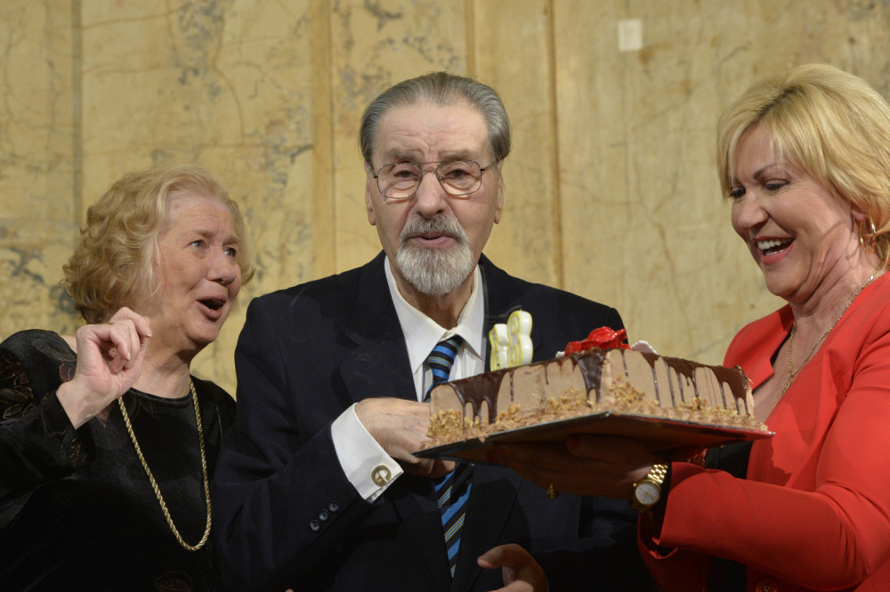 Cunetu Gojkoviću uručen Zlatni mikrofon