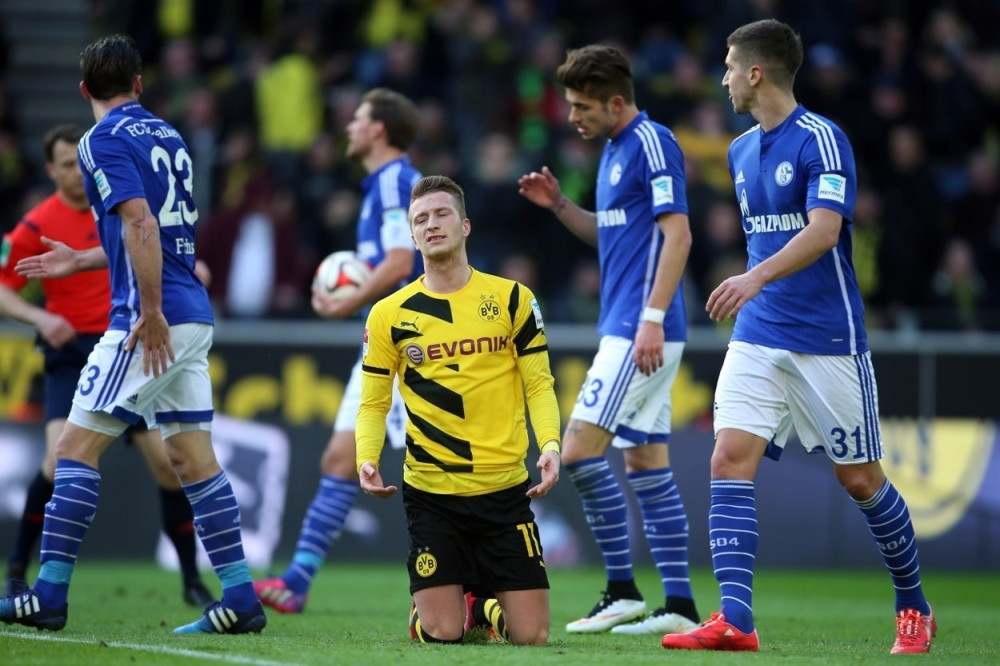 Navijači Šalkea iznenadili igrače (VIDEO)