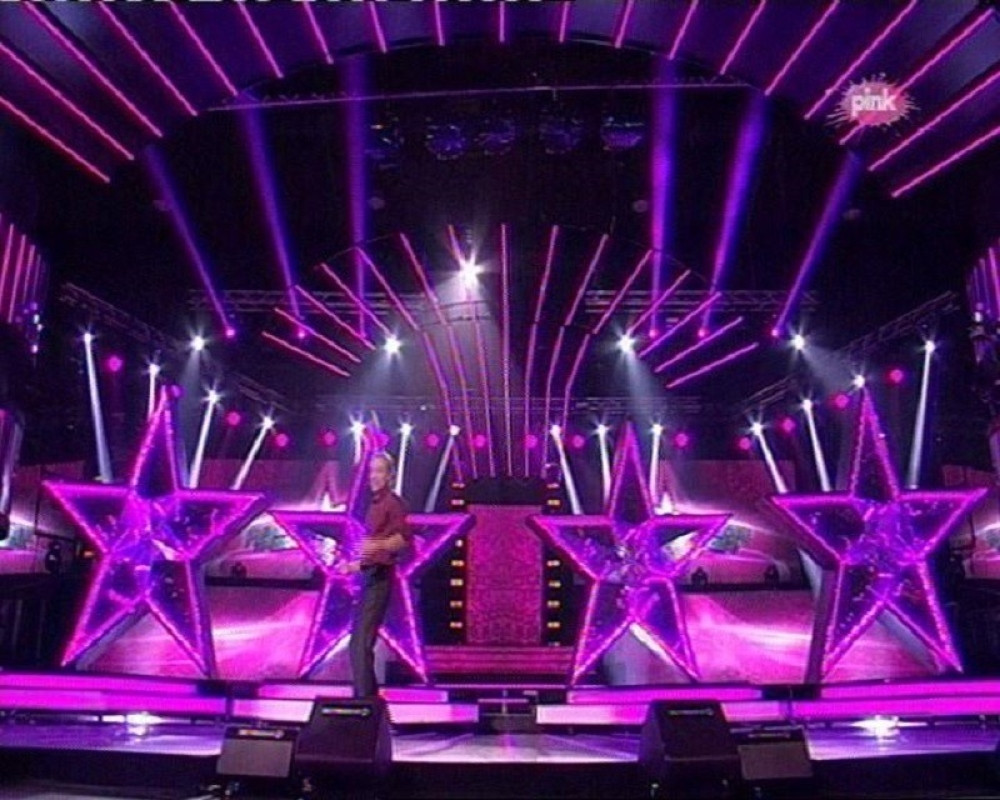 Danas je jedan od najpoznatijih voditelja u Srbiji, a njegovo pravo zanimanje je PILOT!