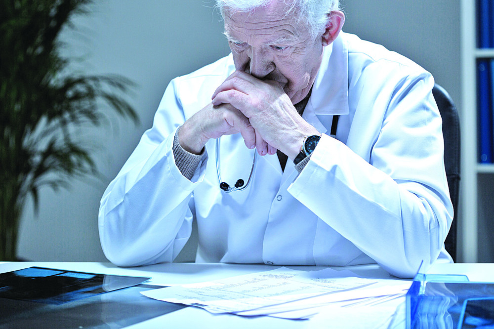 Doktor koji ju je porodio zaplakao kad je saznao da se seli, a iza suza je krio strašnu istinu!