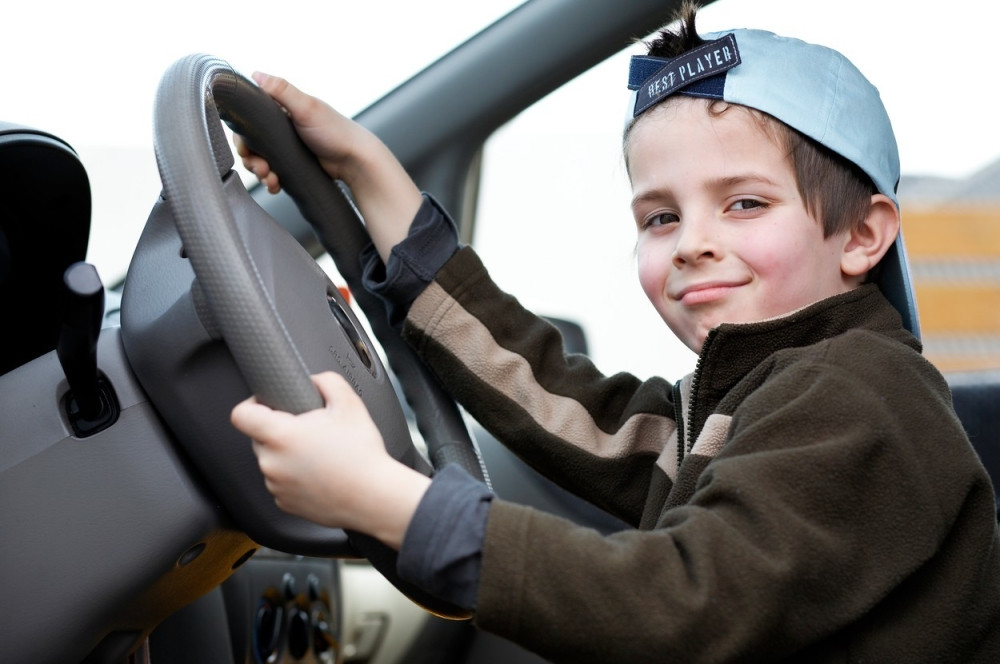 Dečak (12) pregazio staricu (67) u ručno napravljenoj "bubi"!