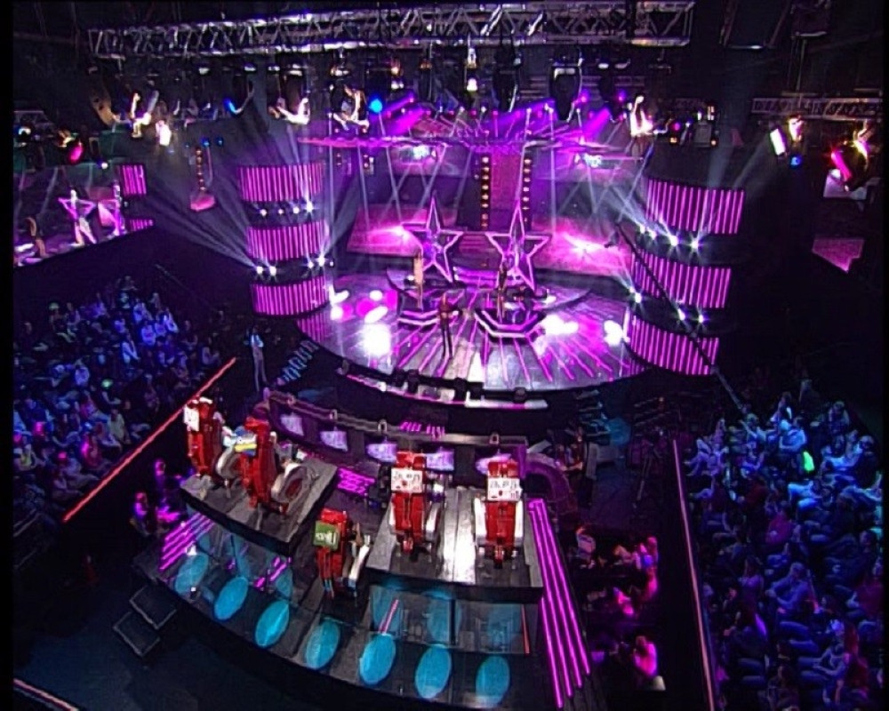 Srpski pevač pao sa bine u publiku (VIDEO)