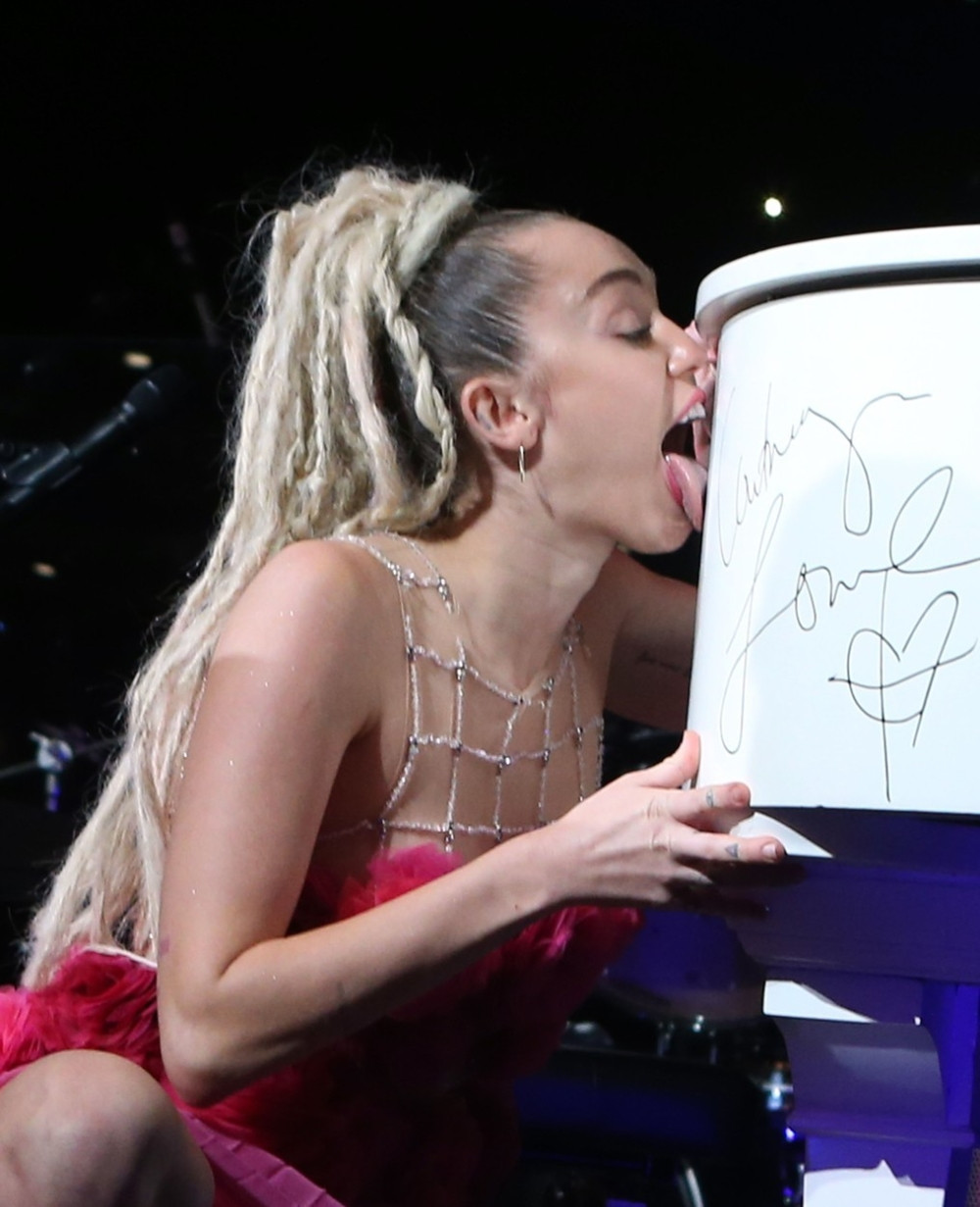 Majli olizala klavir (FOTO)