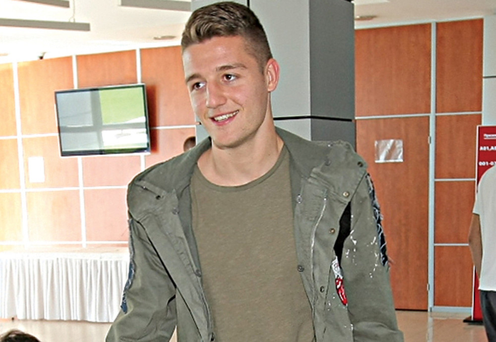 Krijem se od „romanista“ po gradu!