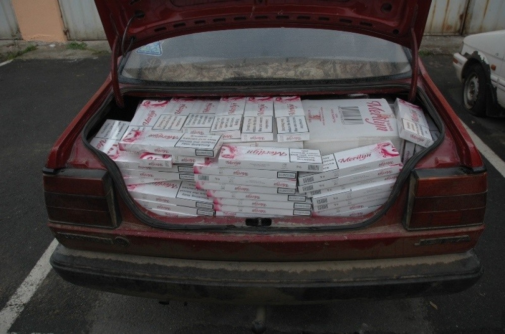 Zaplenjeno 5.000 paklica cigareta