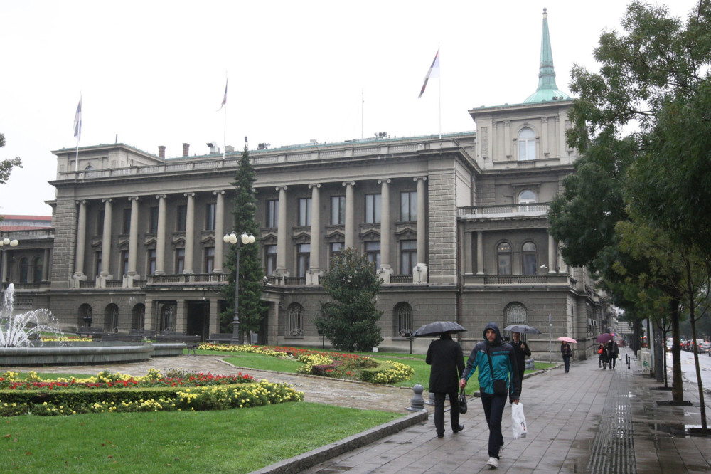 Ispred Predsedništva Srbije upaljene sveće za sve žrtve rata