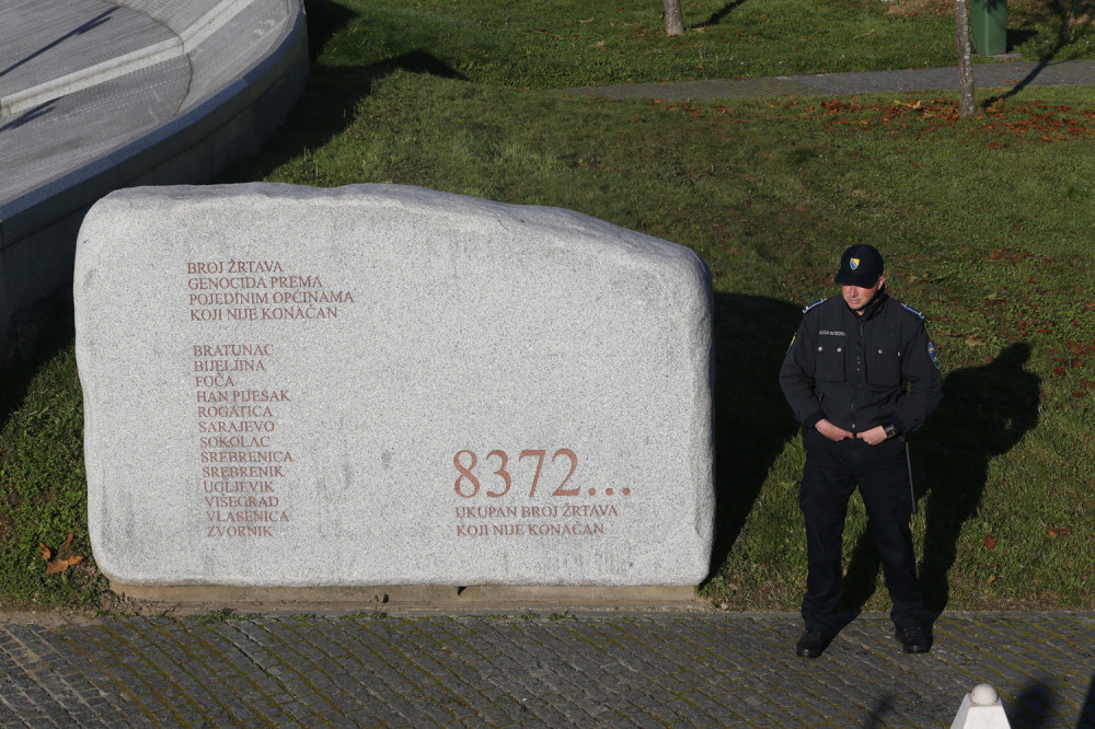 Muslimani menjaju zakon u Kanadi kako bi uništili Srbe, ovaj čovek je MOZAK OPERACIJE!