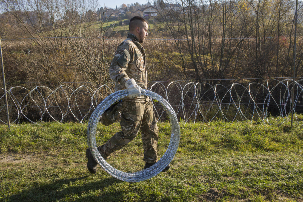 Grci podižu gigantsku čeličnu ogradu na udarnoj tački, biće najviša u Evropi